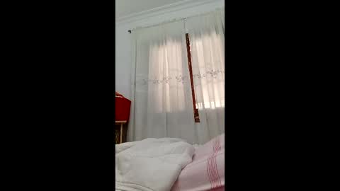 Snapshot of reina182193 chatting on May 17, 10:22 am reina182193 online show from May 17, 10:22 am