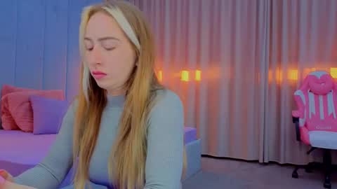 reina cummings online show from October 19, 6:03 am