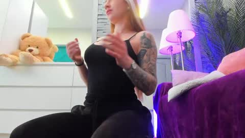 Snapshot of reina_cummings chatting on May 8, 6:52 am reina cummings online show from May 8, 6:52 am
