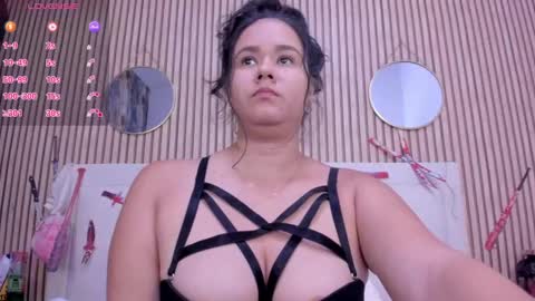 reina_loren online show from October 22, 2:45 am