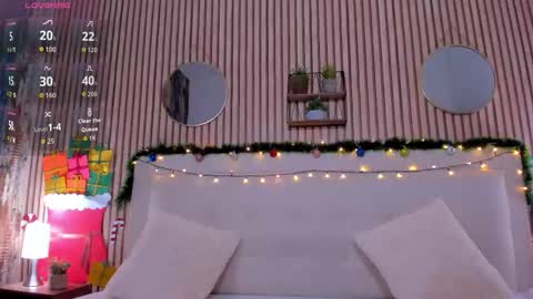 reina_loren online show from December 4, 4:55 am