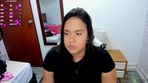 Snapshot of reina_loren chatting on June 11, 3:48 am reina_loren online show from June 11, 3:48 am
