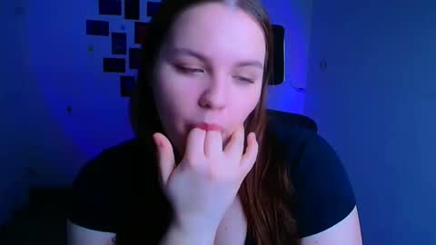 Reina online show from March 1, 6:15 am