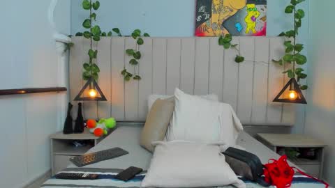 Snapshot of reishell_ross chatting on February 14, 4:15 pm Reishell ross online show from February 14, 4:15 pm