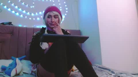 Snapshot of reiv_femboy chatting on March 22, 5:33 am reiv_femboy online show from March 22, 5:33 am