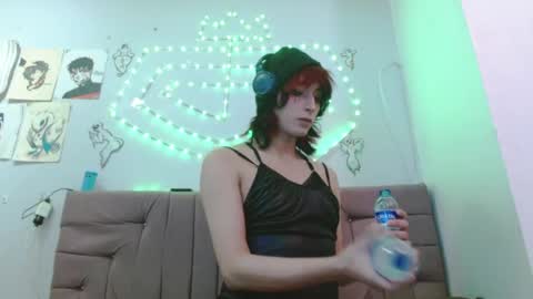 Snapshot of reiv_femboy chatting on April 16, 3:07 am reiv_femboy online show from April 16, 3:07 am
