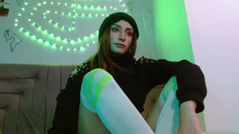 Snapshot of reiv_femboy chatting on May 12, 3:58 am reiv_femboy online show from May 12, 3:58 am