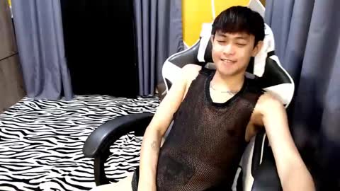 Snapshot of reixenjhon chatting on April 15, 12:56 pm jhay online show from April 15, 12:56 pm