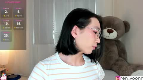 Snapshot of ren_yoonn chatting on June 12, 4:28 pm Ren online show from June 12, 4:28 pm