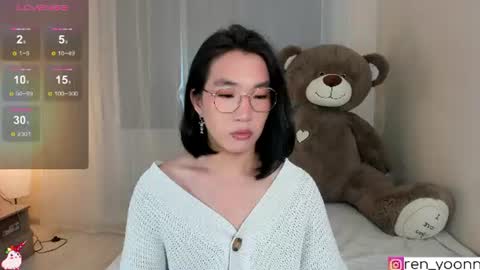 Snapshot of ren_yoonn chatting on June 20, 9:56 am Ren online show from June 20, 9:56 am