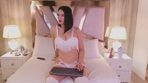 Snapshot of renata_black_ chatting on September 12, 10:37 am Renata online show from September 12, 10:37 am