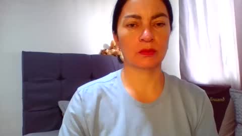 Snapshot of renata_hot1 chatting on June 5, 7:19 pm renata_hot1 online show from June 5, 7:19 pm