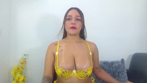 renatabrownn28 online show from March 15, 5:13 am
