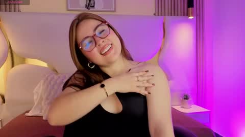 Snapshot of renatajoness1 chatting on March 30, 11:22 am Renata online show from March 30, 11:22 am