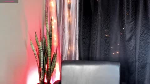 renatawilsom online show from January 4, 1:21 pm