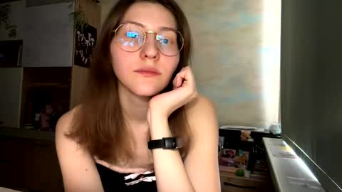 Mia online show from March 30, 1:23 pm