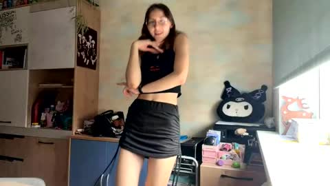 Mia online show from April 2, 10:02 am