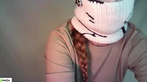 Snapshot of renesme_lusilia chatting on May 11, 2:50 am Renesme White Im here from Monday to Friday online show from May 11, 2:50 am