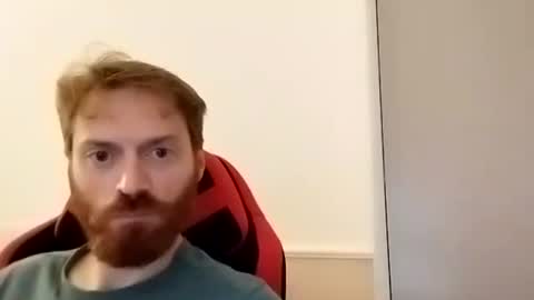 Snapshot of rerauld4 chatting on December 4, 7:45 pm Raul online show from December 4, 7:45 pm