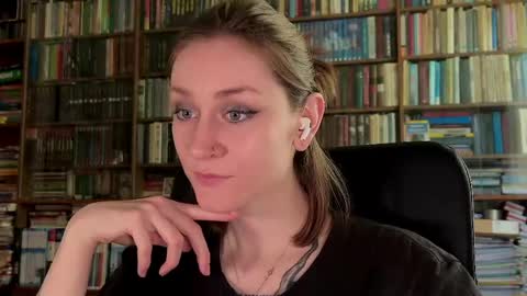 Snapshot of retromarie chatting on April 27, 12:25 pm Rie online show from April 27, 12:25 pm