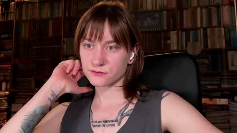 Snapshot of retromarie chatting on May 28, 1:14 am Rie online show from May 28, 1:14 am