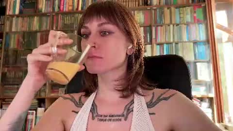 Snapshot of retromarie chatting on June 12, 5:06 am Rie online show from June 12, 5:06 am