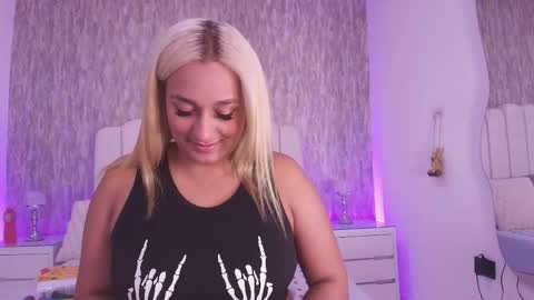Snapshot of reven_lilith chatting on April 22, 3:09 am REVEN online show from April 22, 3:09 am