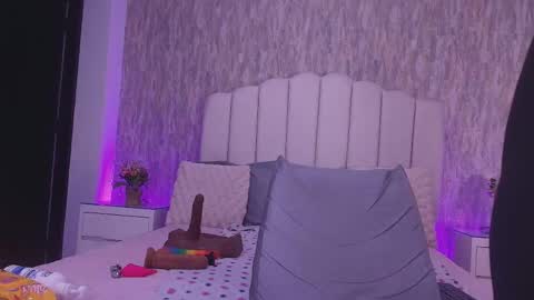 Snapshot of reven_lilith chatting on May 9, 3:12 am REVEN online show from May 9, 3:12 am