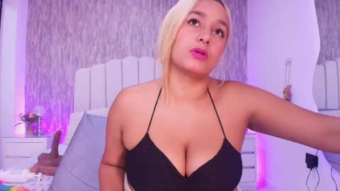 Snapshot of reven_lilith chatting on May 16, 3:14 am REVEN online show from May 16, 3:14 am