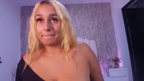 Snapshot of reven_lilith chatting on May 29, 3:15 am REVEN online show from May 29, 3:15 am