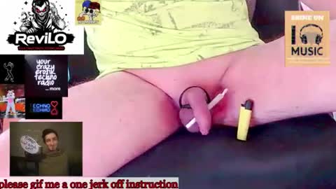 Snapshot of revilo80 chatting on March 25, 8:42 am revilo80 online show from March 25, 8:42 am
