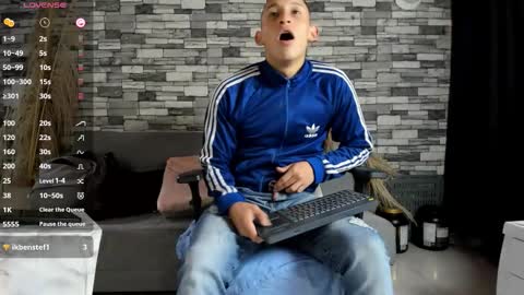 reymasterhot online show from October 2, 10:06 pm