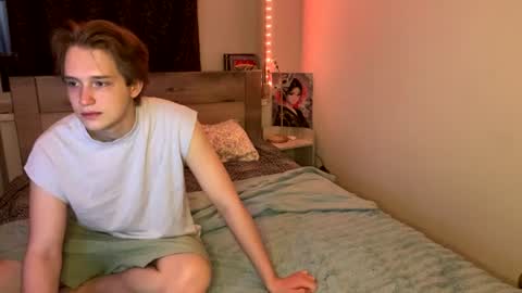 Snapshot of reynasweet_ chatting on July 4, 10:16 pm Lola online show from July 4, 10:16 pm