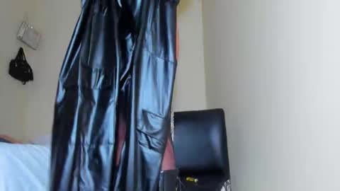 Snapshot of rgmo17 chatting on October 19, 9:43 am ROBERTA online show from October 19, 9:43 am