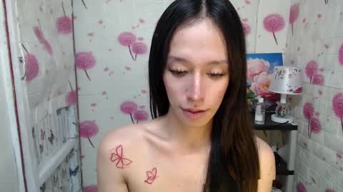 HI GUYS IM RHIAN PLEASE GIVE ME THUMBS UP online show from December 3, 5:45 pm