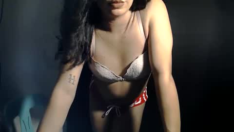 Snapshot of ria_evans chatting on May 27, 4:04 pm ria_evans online show from May 27, 4:04 pm