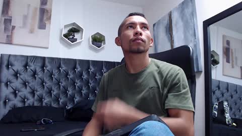 Snapshot of richar_voller chatting on December 7, 2:24 pm richar_voller online show from December 7, 2:24 pm