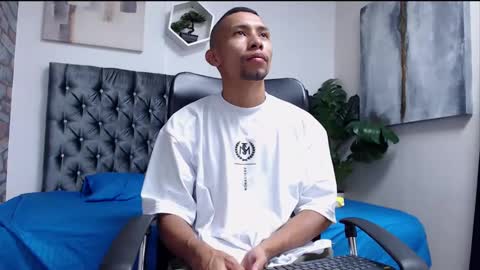 Snapshot of richar_voller chatting on December 16, 11:22 am richar_voller online show from December 16, 11:22 am