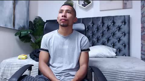 Snapshot of richar_voller chatting on December 19, 11:18 am richar_voller online show from December 19, 11:18 am