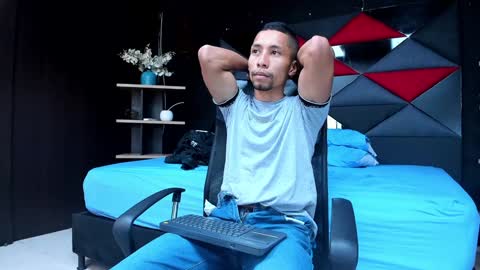 Snapshot of richar_voller chatting on December 22, 3:22 pm richar_voller online show from December 22, 3:22 pm