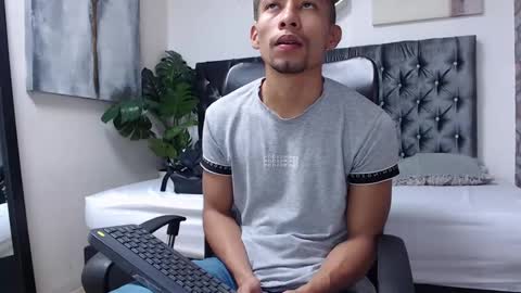 Snapshot of richar_voller chatting on December 31, 11:20 am richar_voller online show from December 31, 11:20 am