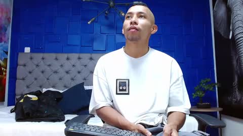 Snapshot of richar_voller chatting on January 9, 11:25 am richar_voller online show from January 9, 11:25 am