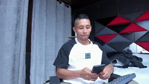 Snapshot of richar_voller chatting on January 13, 2:21 pm richar_voller online show from January 13, 2:21 pm