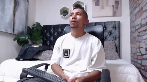 Snapshot of richar_voller chatting on January 28, 11:38 am richar_voller online show from January 28, 11:38 am