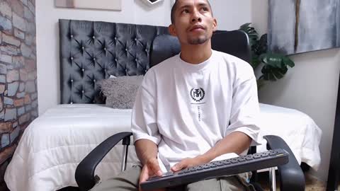 Snapshot of richar_voller chatting on January 30, 11:33 am richar_voller online show from January 30, 11:33 am