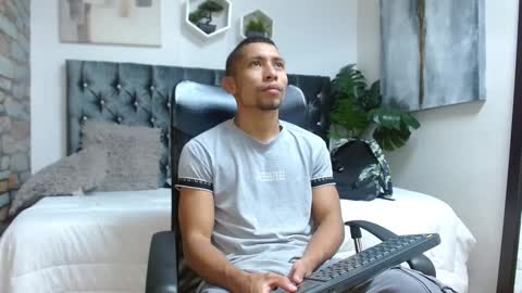 Snapshot of richar_voller chatting on February 1, 11:21 am richar_voller online show from February 1, 11:21 am