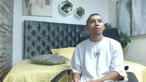 Snapshot of richar_voller chatting on February 6, 11:21 am richar_voller online show from February 6, 11:21 am