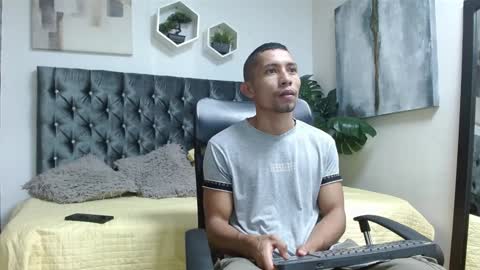 Snapshot of richar_voller chatting on February 8, 11:12 am richar_voller online show from February 8, 11:12 am