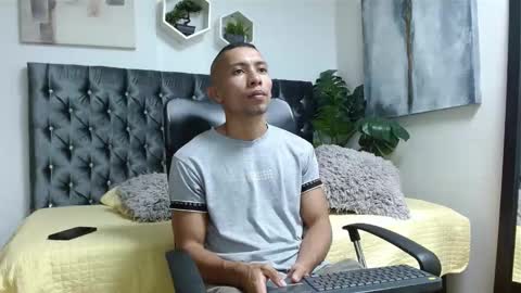 Snapshot of richar_voller chatting on February 11, 12:37 pm richar_voller online show from February 11, 12:37 pm