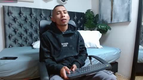 Snapshot of richar_voller chatting on February 22, 11:02 am richar_voller online show from February 22, 11:02 am